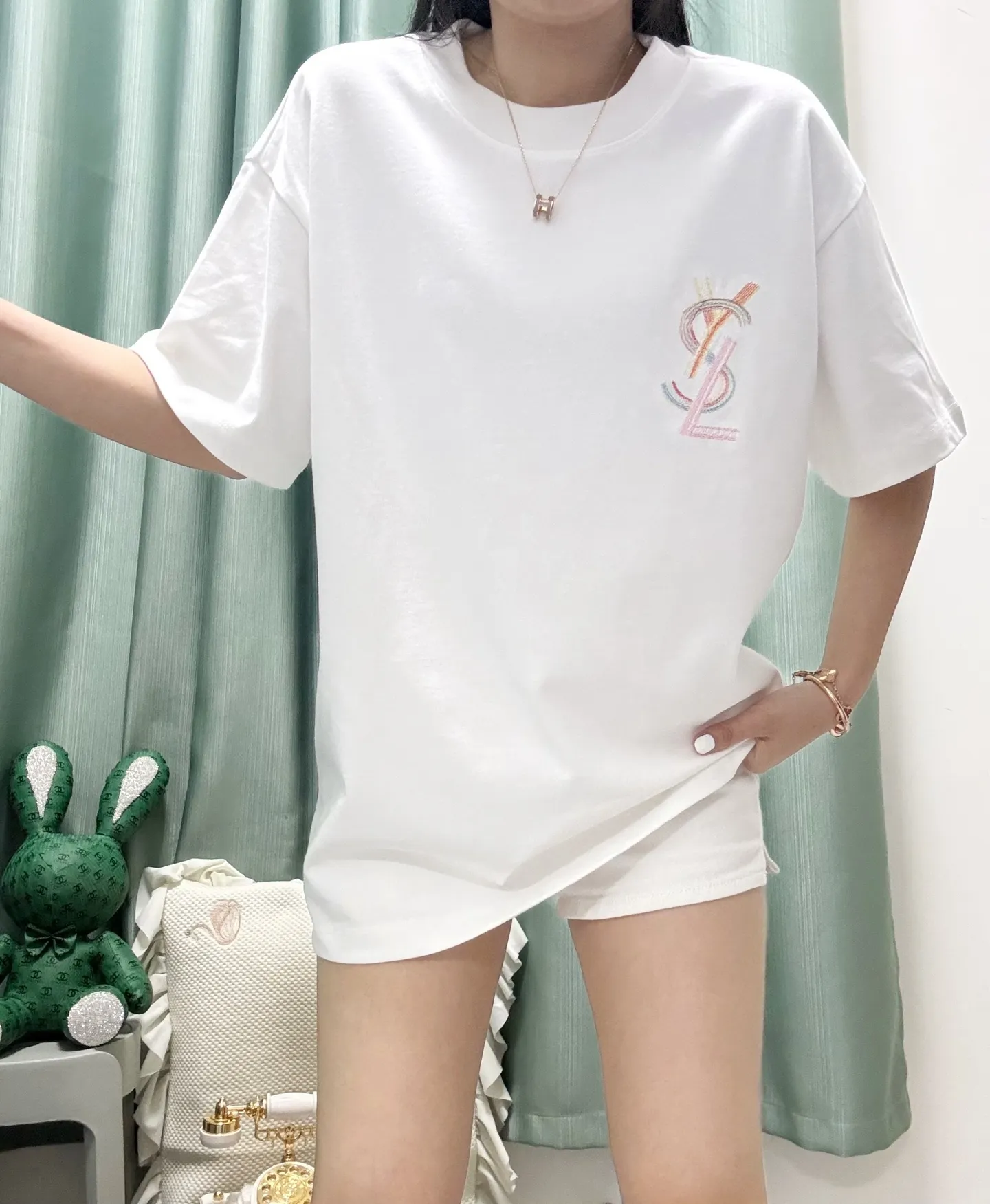 White ， Same Style